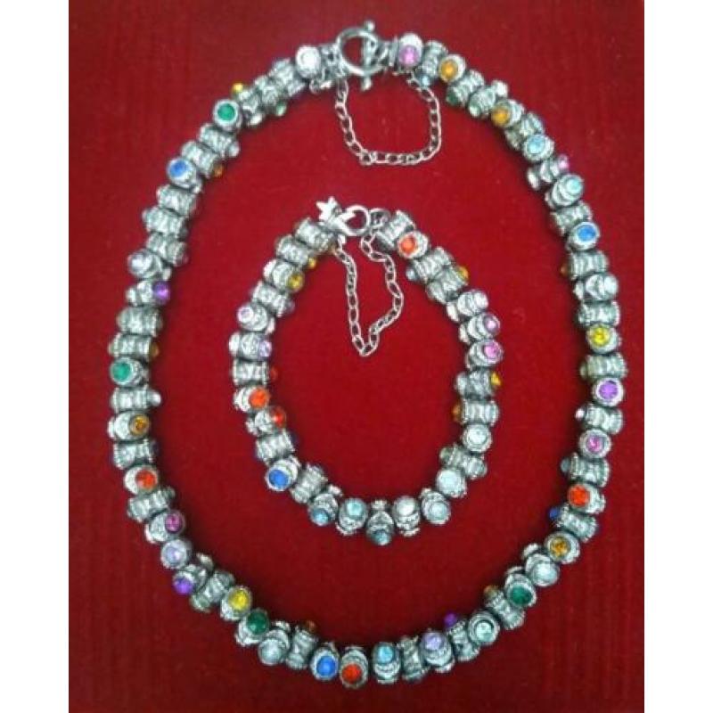 Ketting en armband met meerkleurige tonnetjes