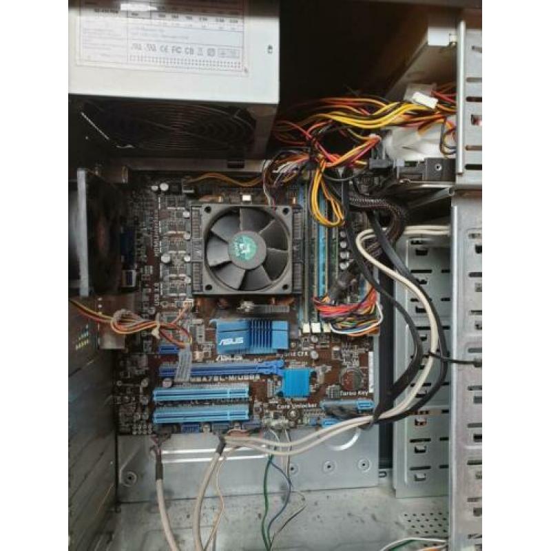 8 core, 16mb ram met dvd brander. Geregistreerde windows pc