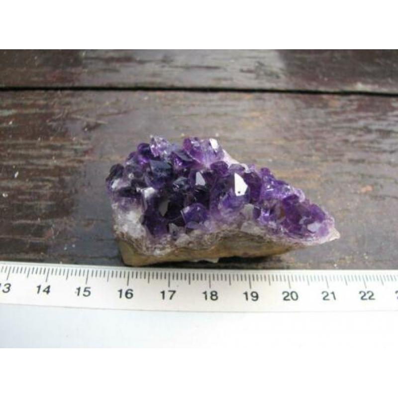 Amethyst uit Brazilië/Uruguay.VEEL VERSCHILLEDE STUKJES