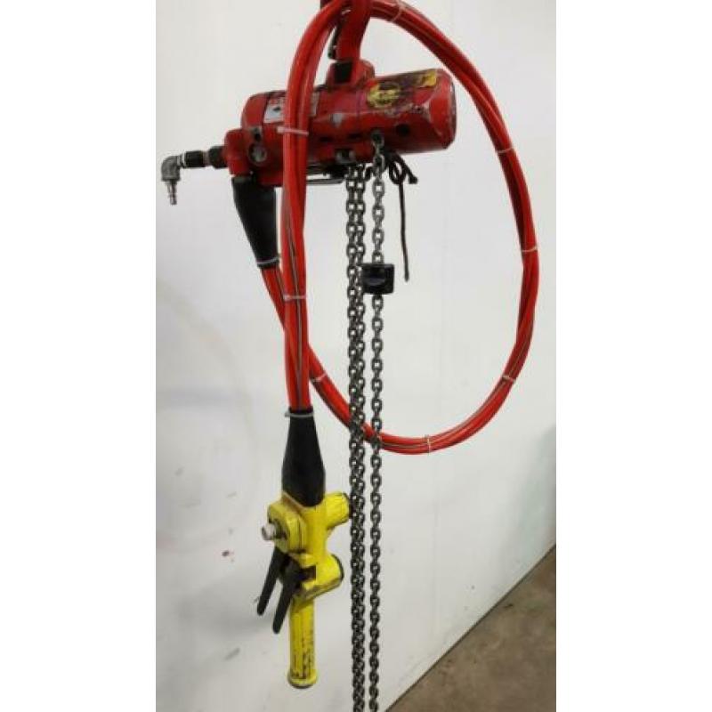 Kettingtakel pneumatisch 250 Kg. luchttakel Red Rooster