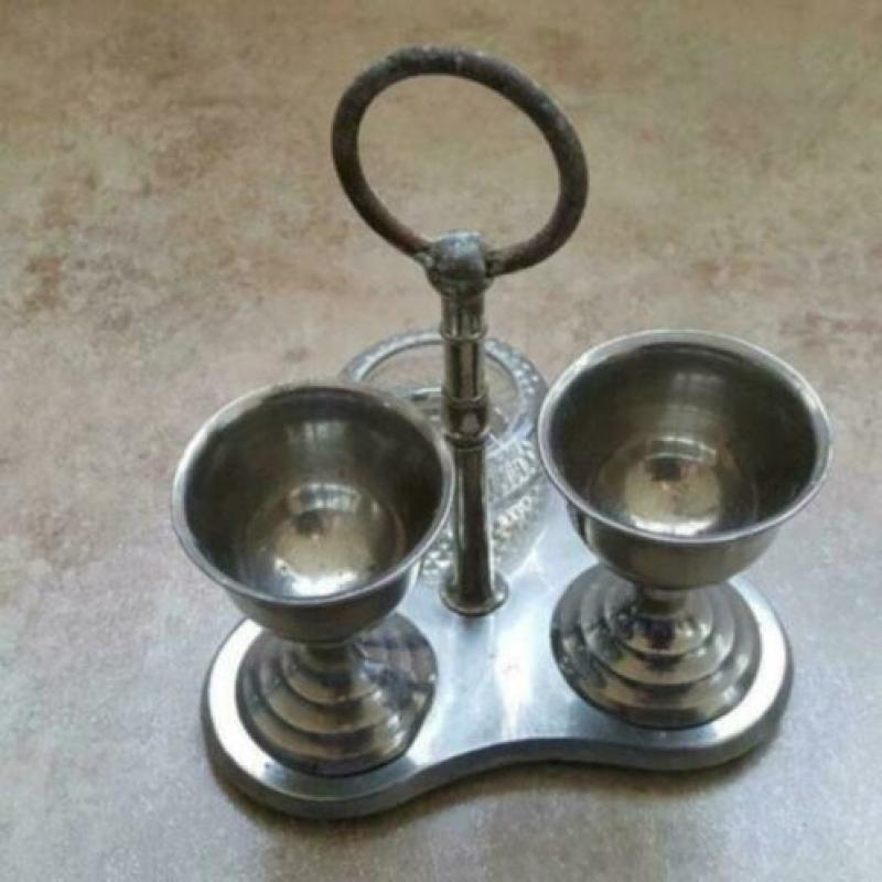 15. Antiek zilver eierdop 2 pers. set zout glas Pasen