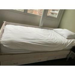 Eenpersoons houten bed merk Flexa