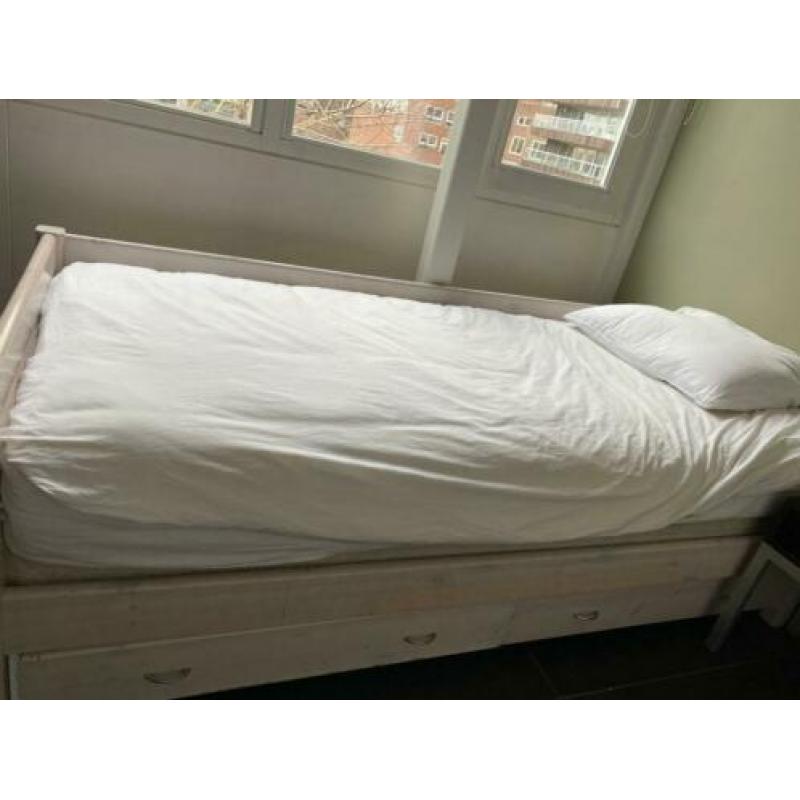 Eenpersoons houten bed merk Flexa