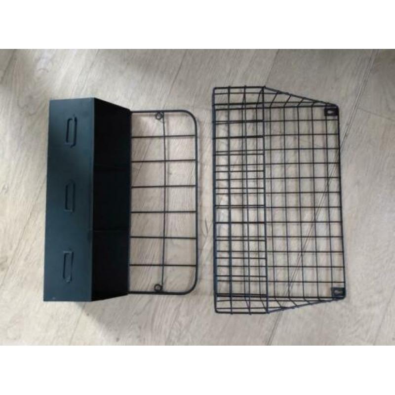 2 Metalen rekjes 35x7x25,5