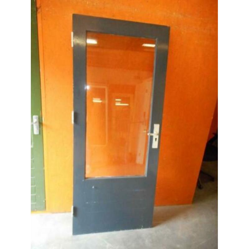 Diverse achter buitendeuren dubbelglas, ca. 83 x 201,5