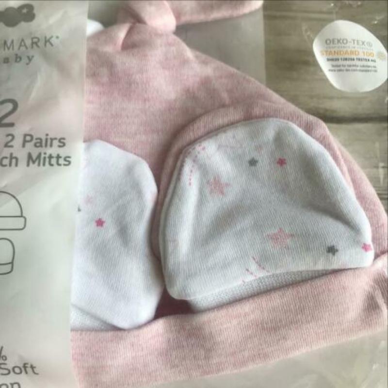 Setje van mutsjes en wanten voor baby van Primark nieuw