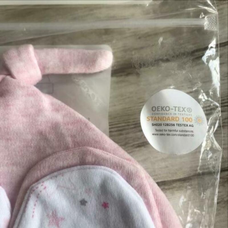 Setje van mutsjes en wanten voor baby van Primark nieuw