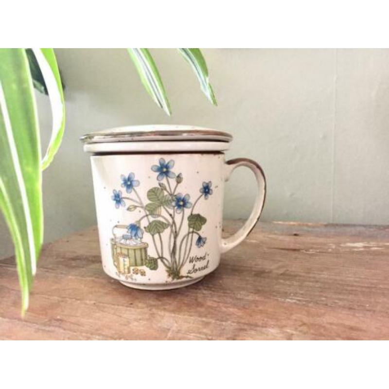 ? vintage theebeker met zeefje botanisch bloem wildflower
