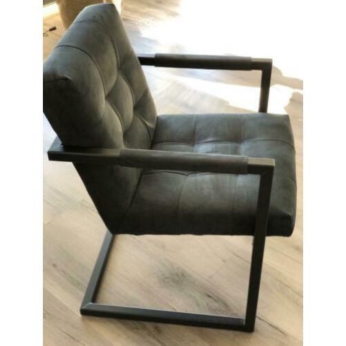 4 zeer nette eettafel stoelen!!