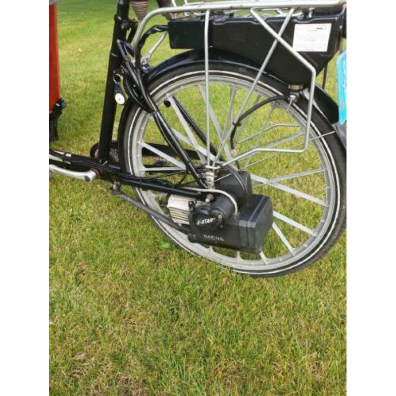 Bakfiets met een Sachs achterwiel aandrijving.