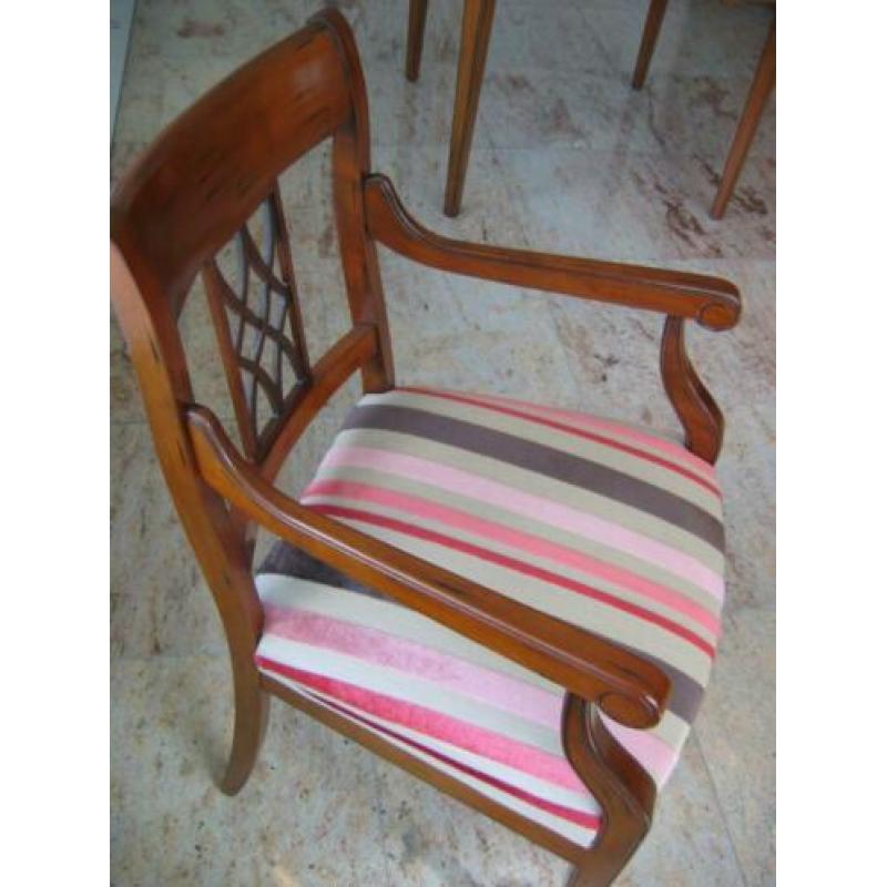 Eettafel met stoelen