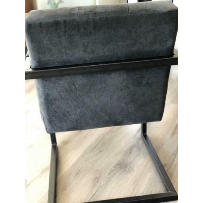 4 zeer nette eettafel stoelen!!