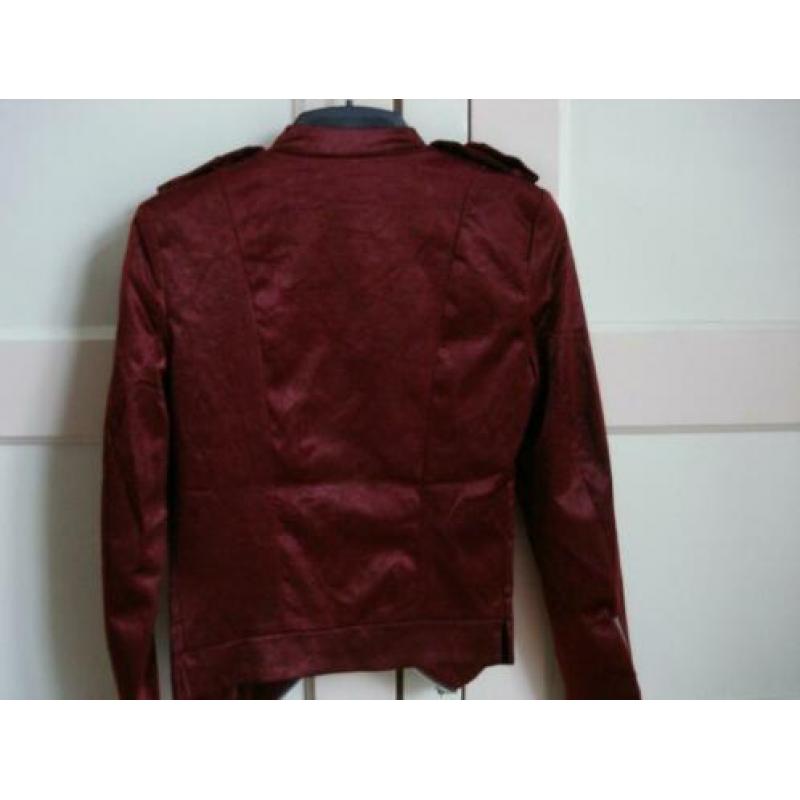 Lily White Bordeaux-rood jasje maat S €3,75 zgan
