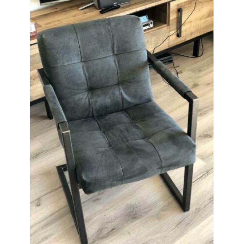 4 zeer nette eettafel stoelen!!