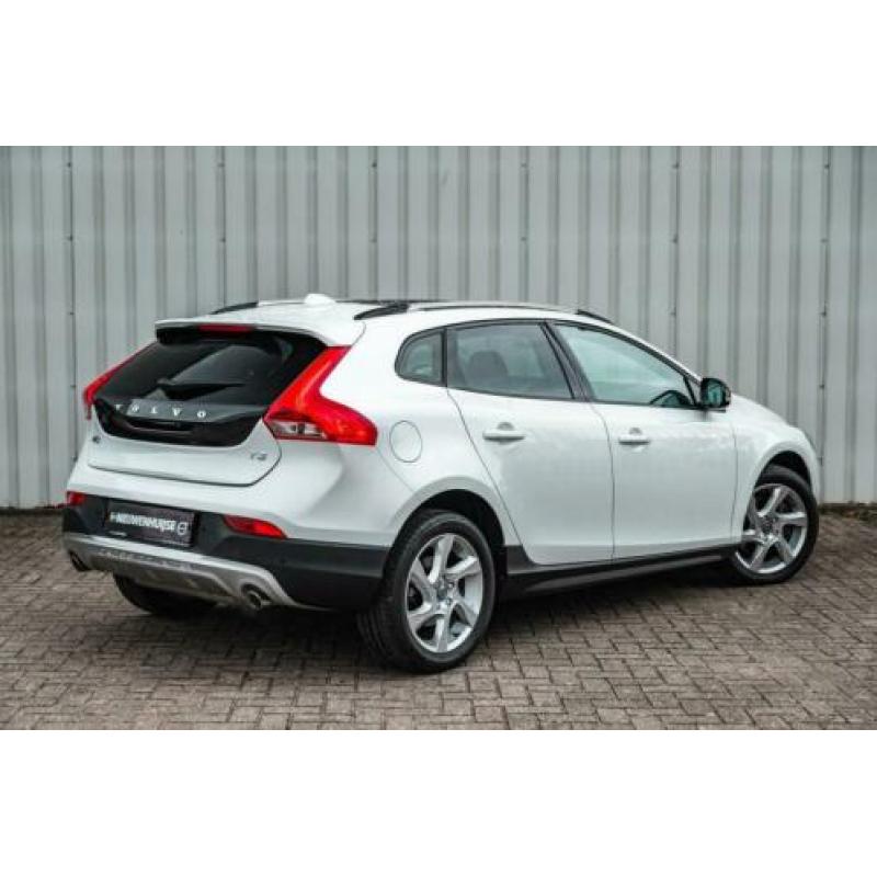 Volvo V40 Cross Country T3 150 pk Momentum Panoramadak / Xen