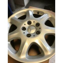 16 inch mercdes vito velgen met banden 350€