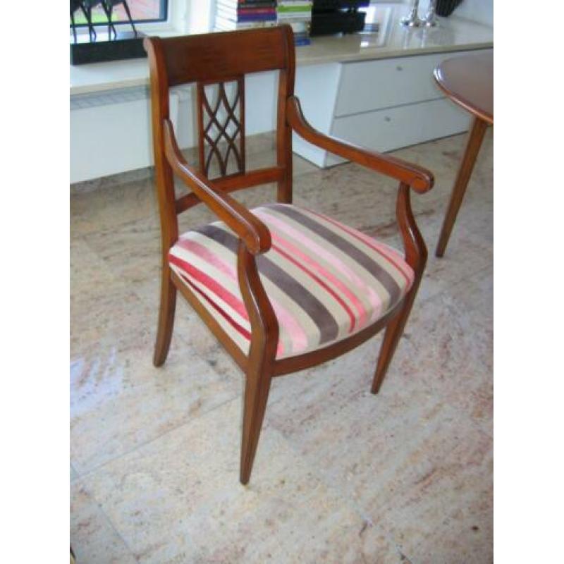 Eettafel met stoelen