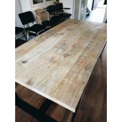 Eikenhouten tafel handgemaakt
