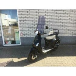 Aktie!! vespa look 45km brom 4-takt zwart bj2018 3000km