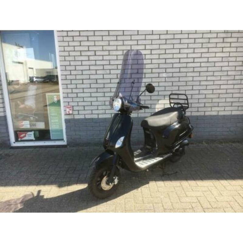 Aktie!! vespa look 45km brom 4-takt zwart bj2018 3000km