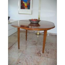Eettafel met stoelen