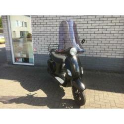 Aktie!! vespa look 45km brom 4-takt zwart bj2018 3000km