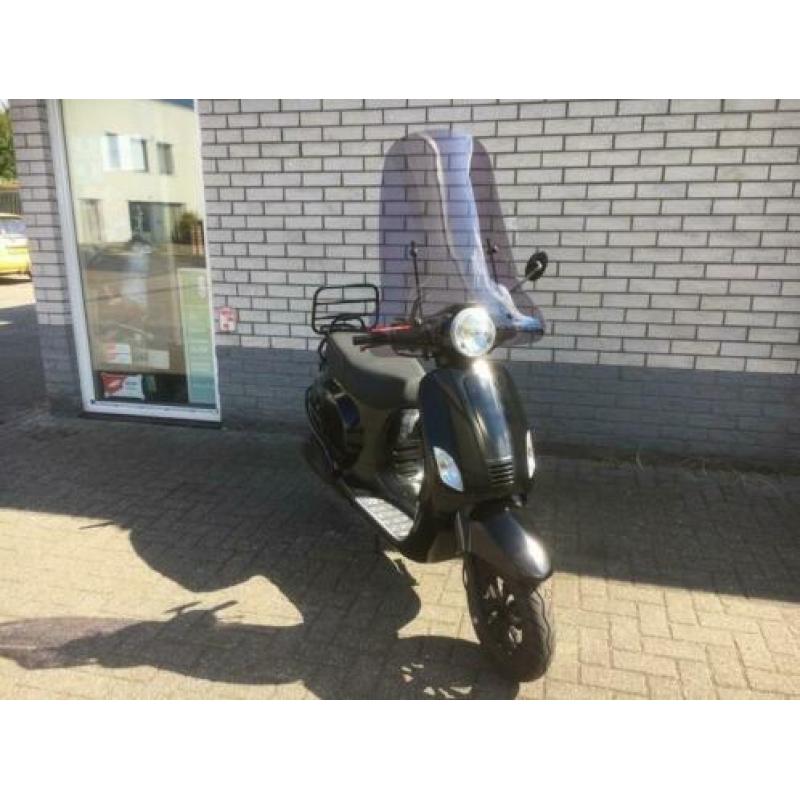 Aktie!! vespa look 45km brom 4-takt zwart bj2018 3000km
