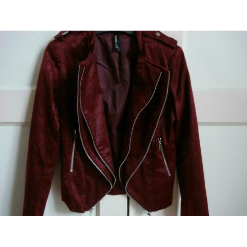 Lily White Bordeaux-rood jasje maat S €3,75 zgan