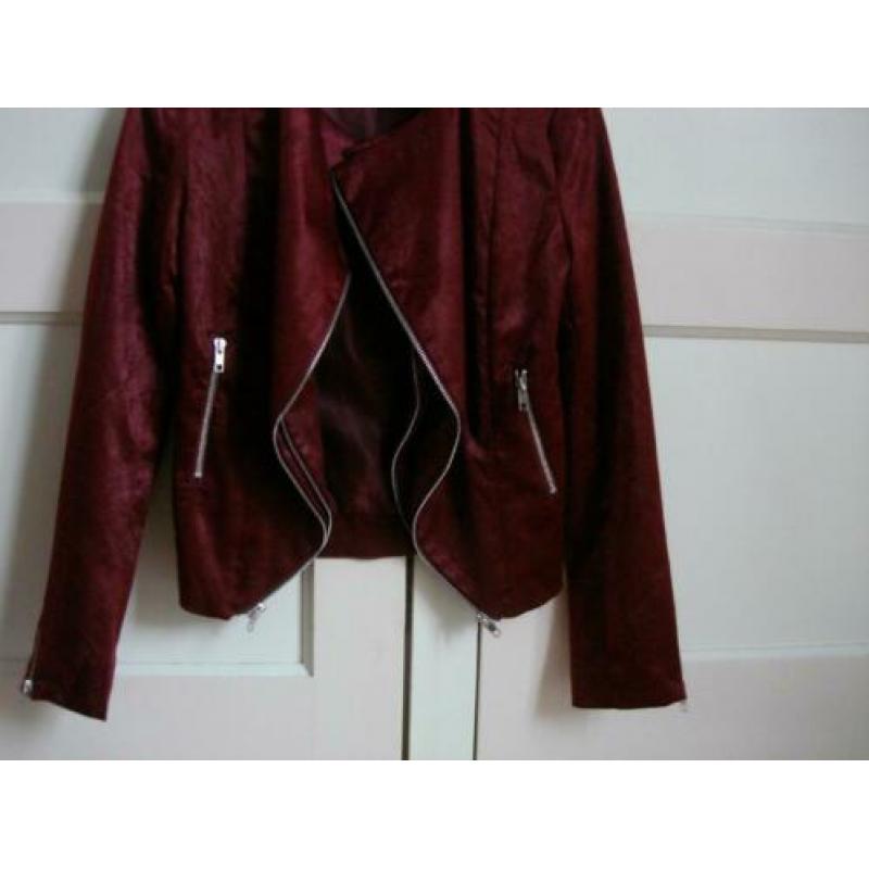 Lily White Bordeaux-rood jasje maat S €3,75 zgan