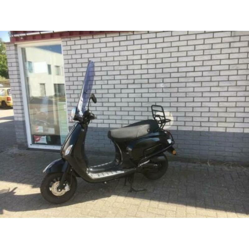 Aktie!! vespa look 45km brom 4-takt zwart bj2018 3000km