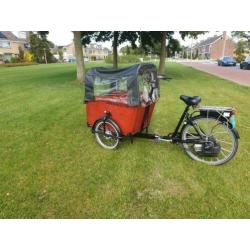 Bakfiets met een Sachs achterwiel aandrijving.