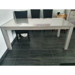Eettafel en salontafel