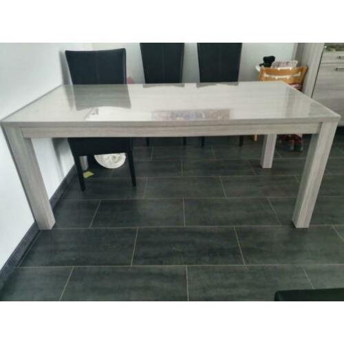 Eettafel en salontafel