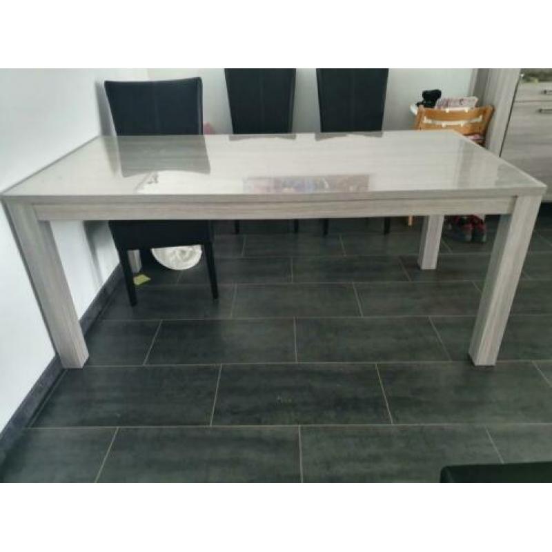 Eettafel en salontafel