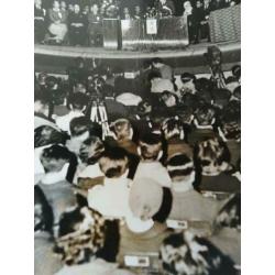 Japan 1957 vintage persfoto overleg Waterstofbom UK
