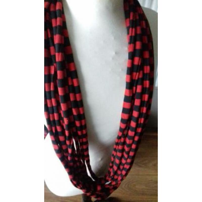 UNIEK! Handgemaakte Nooodle ketting zwart-rood