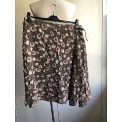 Xanders rok maat 44 taupe cirkelprint