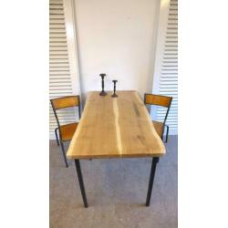 Prachtige eiken boomstam tafel