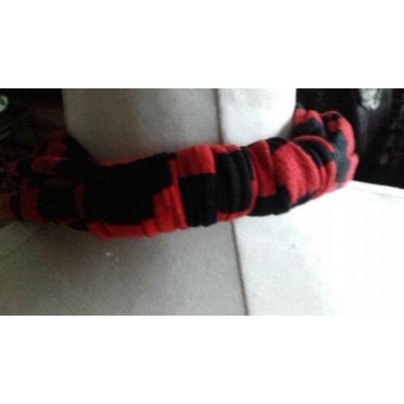 UNIEK! Handgemaakte Nooodle ketting zwart-rood