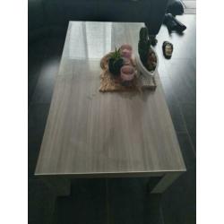 Eettafel en salontafel