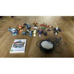 Skylanders Giants spel+portaal met skylanders erbij.