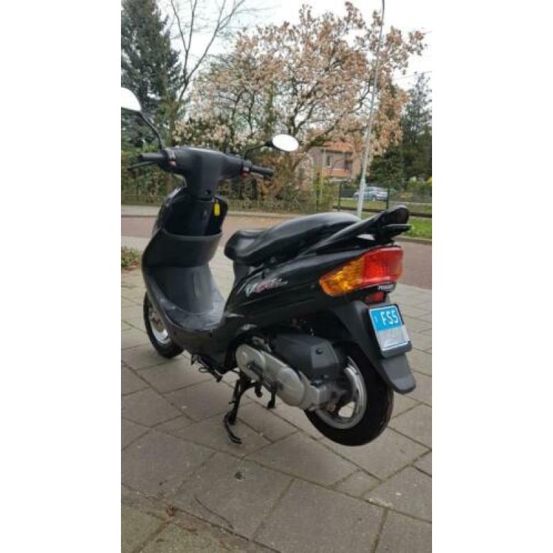 Peugeot V-Clic 4-takt snorscooter, 2008, zwart.