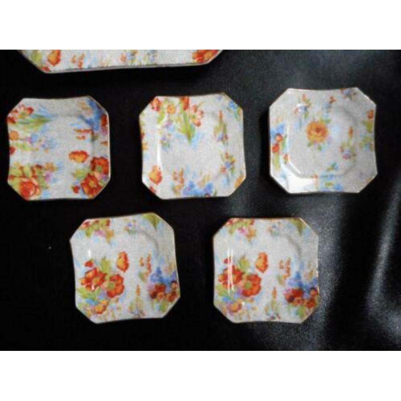 Royal Duchess. Mille Fleurs 1 bonbon schaal + 5 bordjes