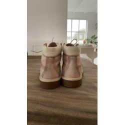 Timberlands zachtroze nubuck leer maat 33