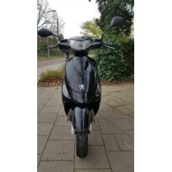 Peugeot V-Clic 4-takt snorscooter, 2008, zwart.
