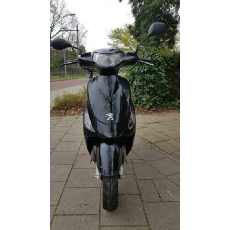 Peugeot V-Clic 4-takt snorscooter, 2008, zwart.