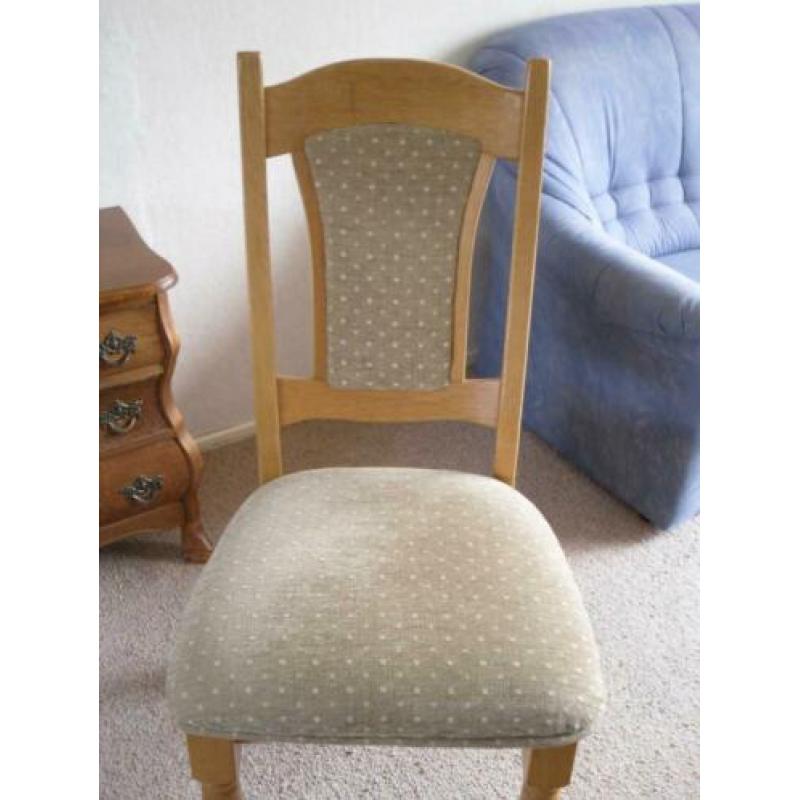 2 blank eiken eetkamerstoelen