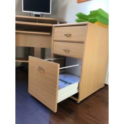 Mooi hoek bureau met laden blok