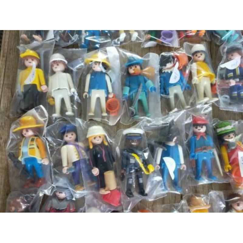 140 Playmobil poppetjes