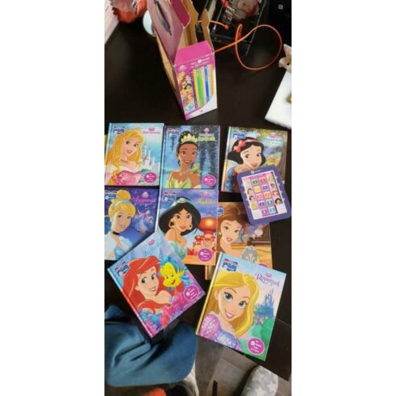 8 disney boekje met reader als nieuw